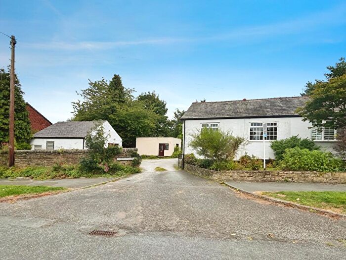 2 Bedroom Bungalow For Sale In Knott Lane, Hyde, Greater Manchester, SK14