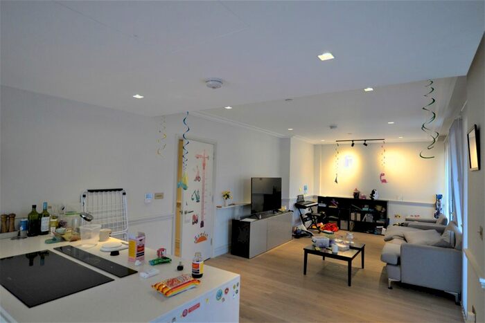 2 Bedroom Flat To Rent In Crisp Road, London, W6