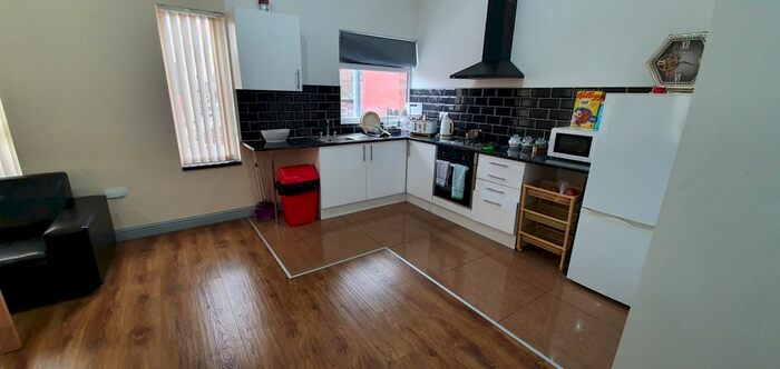 2 Bedroom Flat To Rent In Stamford Road, Manchester, M13