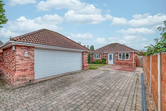 3 Bedroom Bungalow For Sale In Willow Road, Bromsgrove, B61