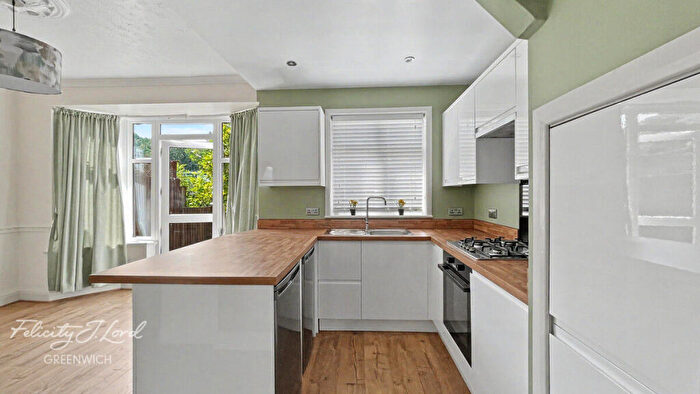 2 Bedroom End Of Terrace House To Rent In Ankerdine Crescent, London, SE18