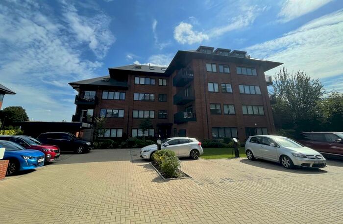 2 Bedroom Apartment To Rent In Everard Close, St. Albans, AL1