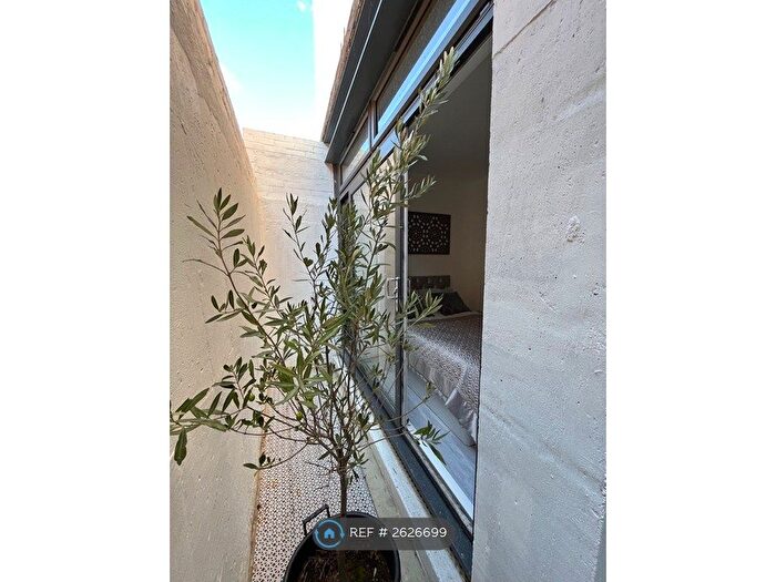 Studio To Rent In Horton Avenue, London, NW2