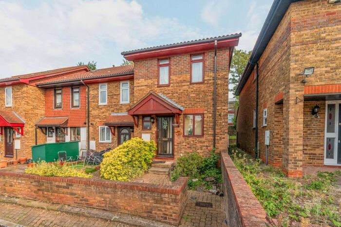 2 Bedroom End Terrace House To Rent In Alvia Gardens, Sutton, SM1