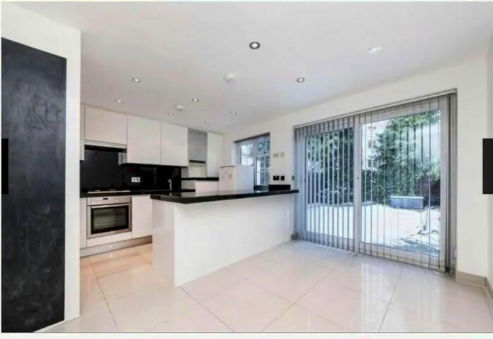 4 Bedroom Terraced House To Rent In Kingston Hill, Kingston Upon Thames, KT2