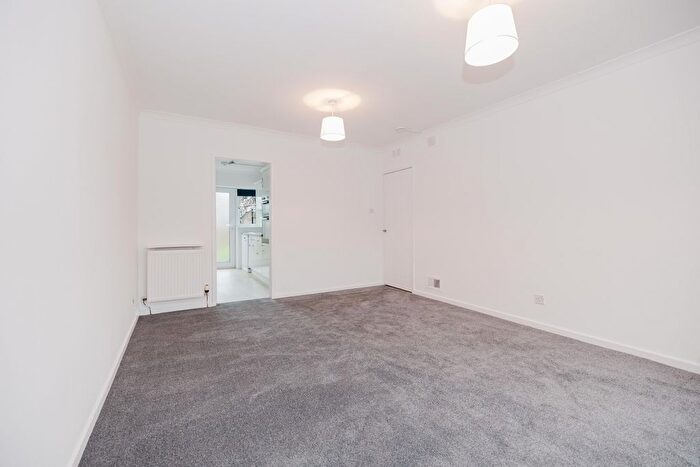 2 Bedroom Flat To Rent In Marchbank Gardens, Balerno, EH14