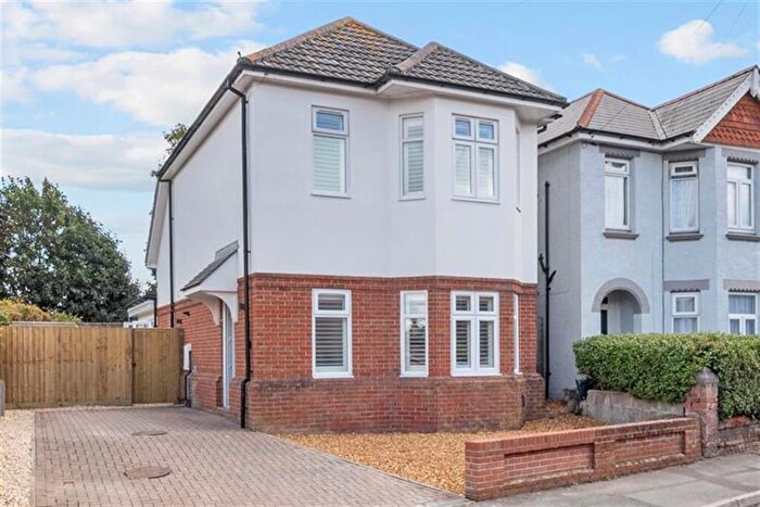 6 Bedroom House To Rent In Bedroom Detached House In Bournemouth, BH9