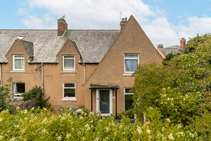 2 Bedroom Flat For Sale In Saughton Road, Edinburgh, EH11