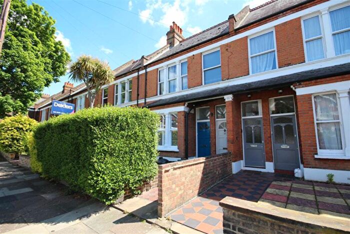 3 Bedroom Flat To Rent In Ashleigh Road, East Sheen, SW14