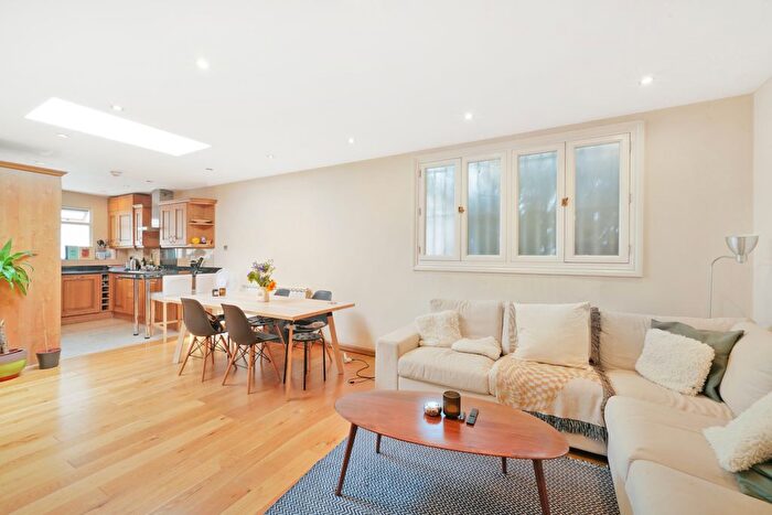 2 Bedroom Flat To Rent In Charles Lane, St John's Wood, NW8