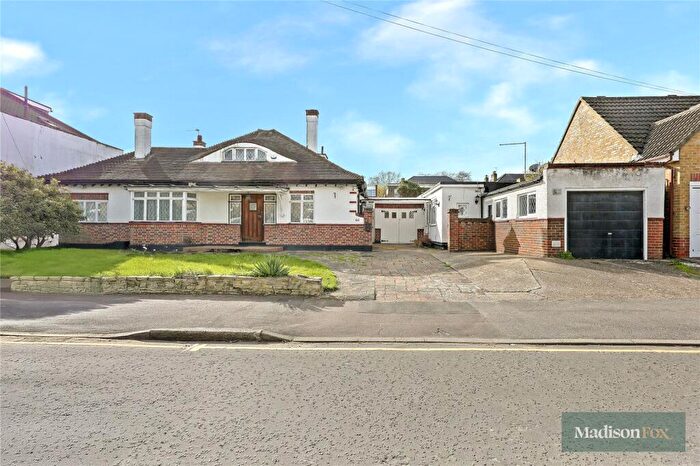 4 Bedroom Bungalow For Sale In Lansdowne Road, South Woodford, E18