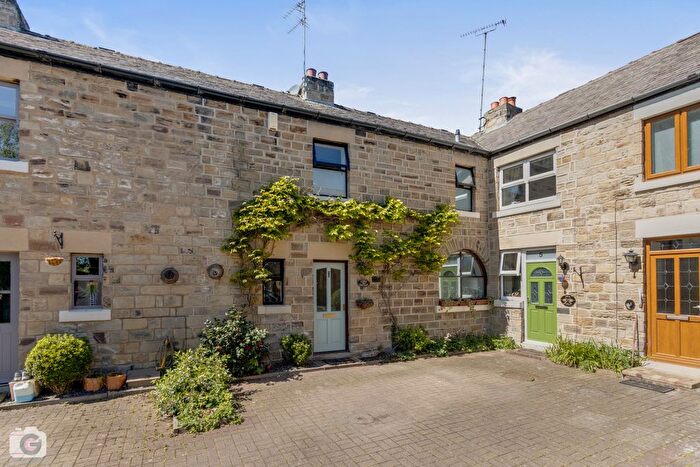 3 Bedroom Mews For Sale In Lime Pit Lane, Wakefield, WF3