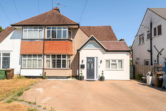 3 Bedroom Semi Detached House For Sale In The Avenue, Pinner, HA5