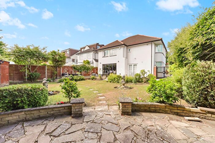 4 Bedroom Detached House For Sale In Chase Road, Southgate, N14