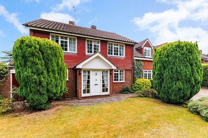 5 Bedroom Detached House To Rent In Oakfield Road, Harpenden, AL5