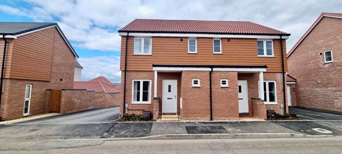 3 Bedroom Semi-Detached House To Rent In Yeovil, BA22