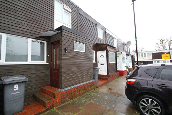 3 Bedroom Terraced House For Sale In Willow Walk, Harringey, London, N15