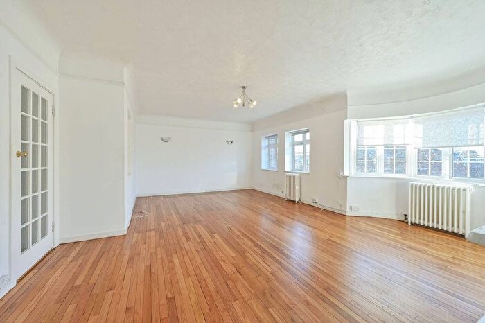 4 Bedroom Flat For Sale In Wimbledon Close, Wimbledon Village, London, SW20