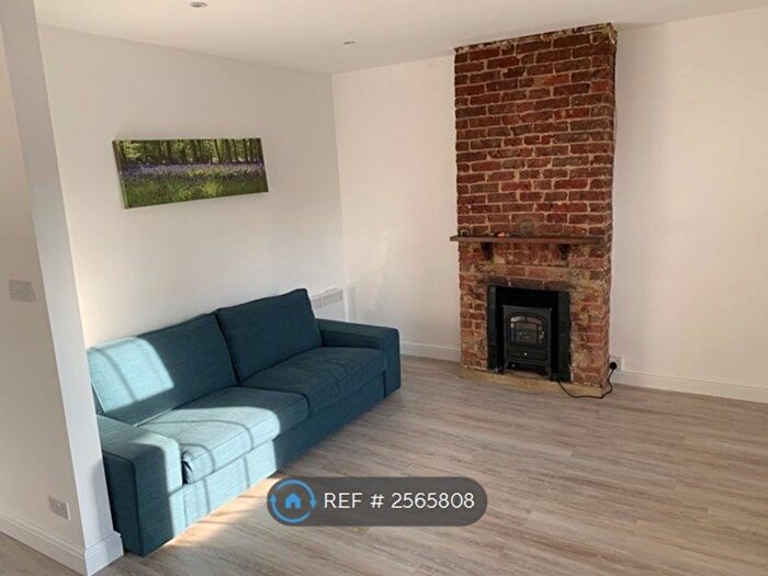 1 Bedroom Flat To Rent In High Street, Aldershot, GU12