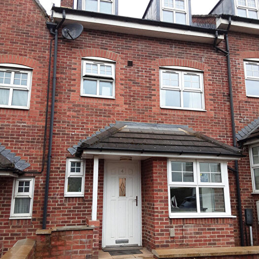 6 Bedroom Town House To Rent In The Poplars, Nevilles Cross, DH1