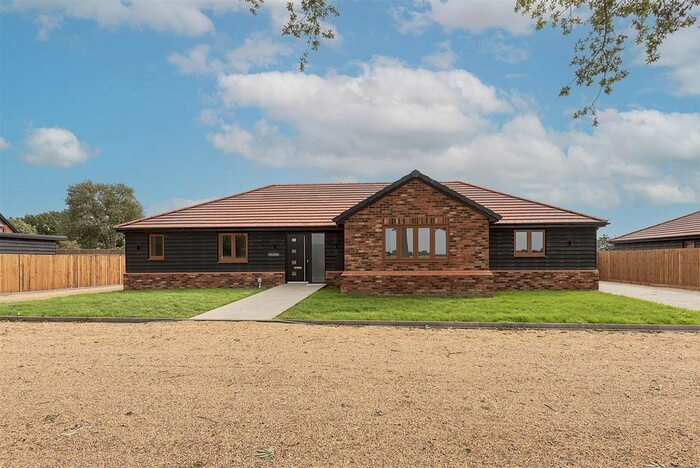 4 Bedroom Detached Bungalow For Sale In Bayeux Oaks Road, Kimpton, SG4