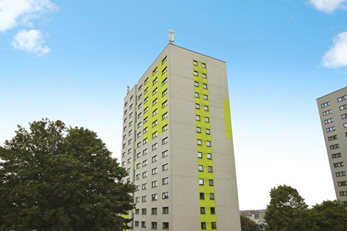 2 Bedroom Flat For Sale In Oatland Drive, Leeds, LS7