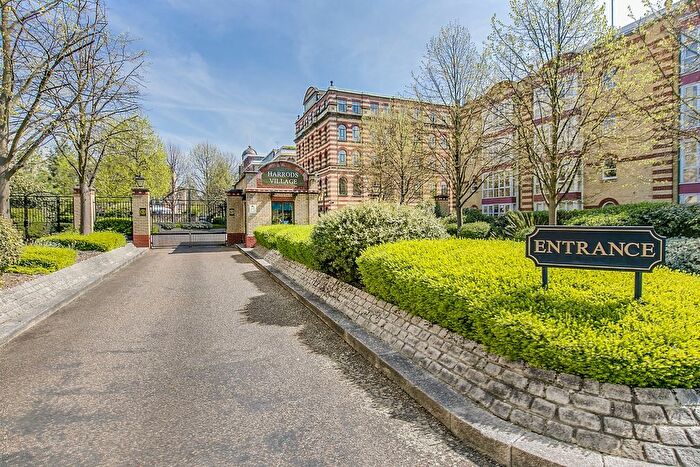 4 Bedroom Town House To Rent In St. Edmunds Square, London, SW13