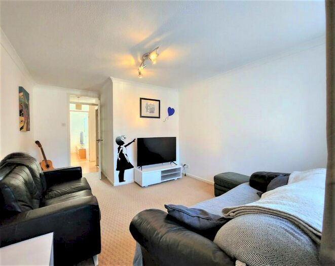 1 Bedroom Flat To Rent In Hardy Close, Slough, Berkshire, SL1