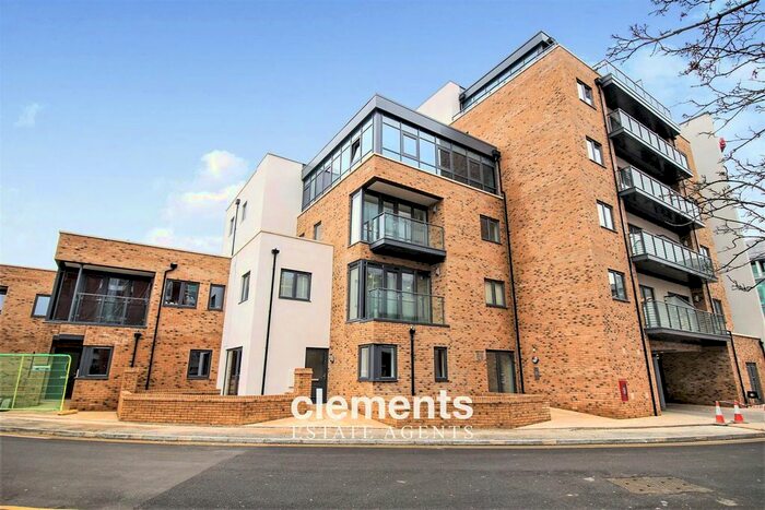 2 Bedroom Flat To Rent In Gartlet Road, Watford, WD17