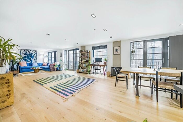 2 Bedroom Flat To Rent In Heaton Road London, SE15