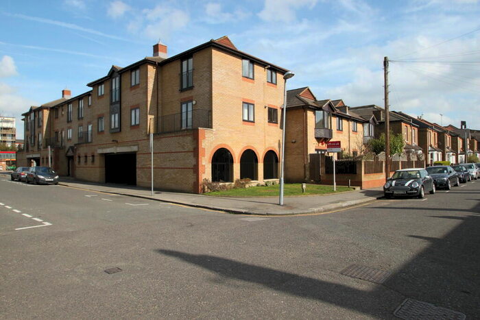 2 Bedroom Apartment To Rent In Hardman Road, Kingston Upon Thames, KT2