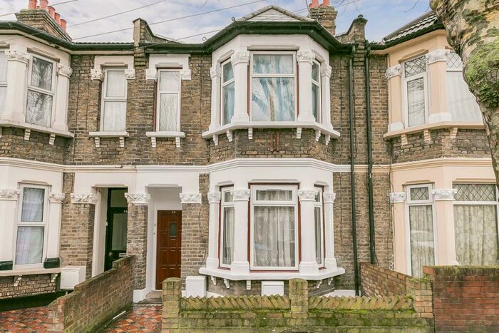 2 Bedroom Flat To Rent In Kempton Road, E6