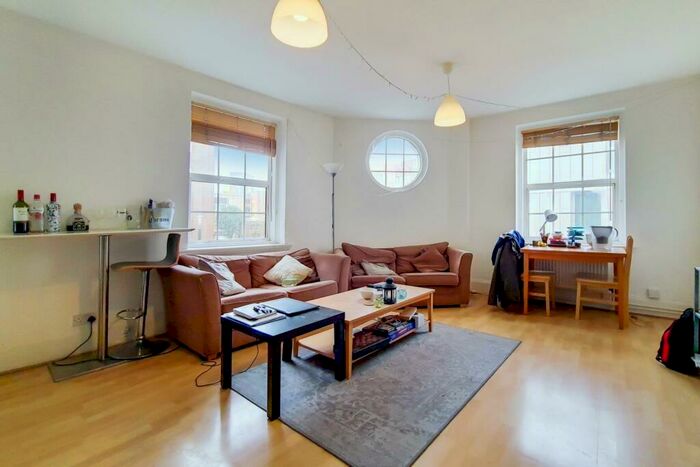 3 Bedroom Flat To Rent In Whitechapel Road, London, E1