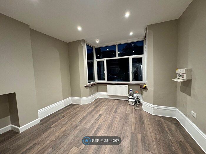 1 Bedroom Flat To Rent In Sidney Avenue, London, N13