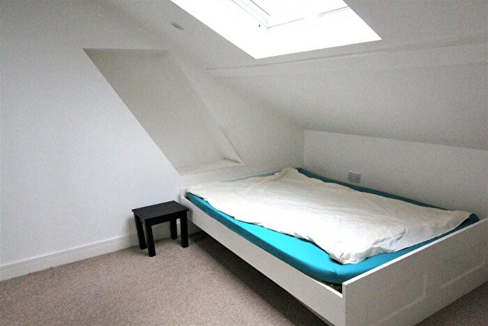 1 Bedroom Flat To Rent In Windsor Road, Penarth, South Glamorgan, Vale Of Glamorgan, The, CF64