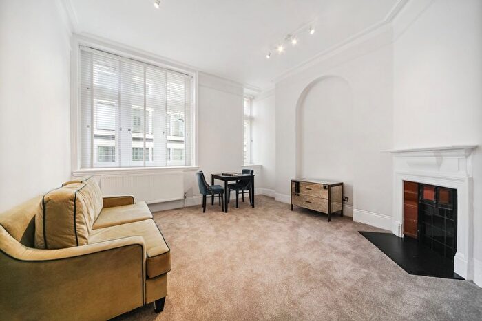 2 Bedroom Flat To Rent In Talbot House, St. Martin's Lane, London, Greater London, WC2N