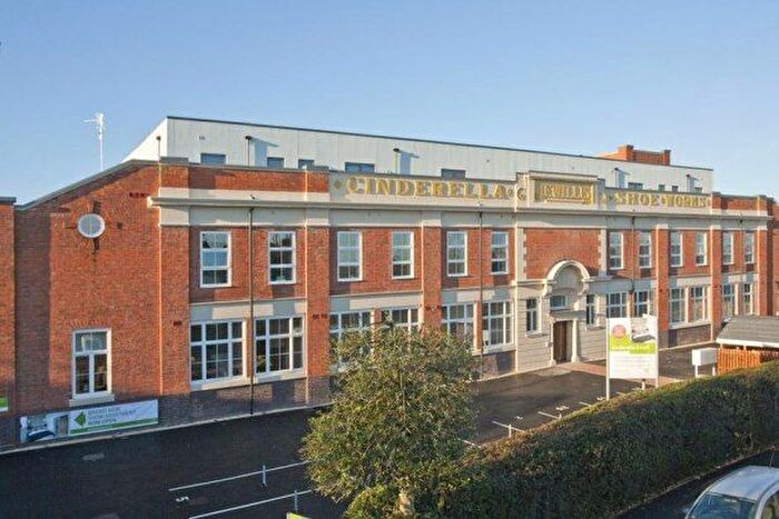 2 Bedroom Flat To Rent In Watery Lane, Worcester, WR2