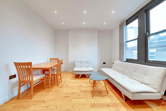 2 Bedroom Apartment To Rent In Fieldgate Street, E1
