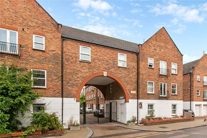 3 Bedroom Apartment To Rent In Liberty Mews, Clapham, London, SW12