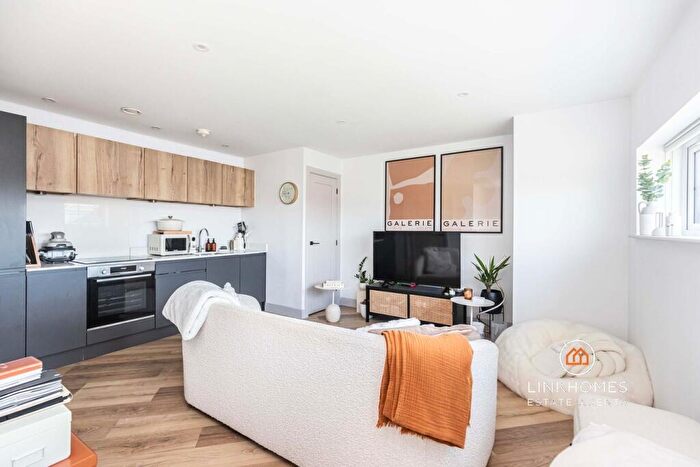 1 Bedroom Apartment For Sale In Commercial Road, Poole, BH14
