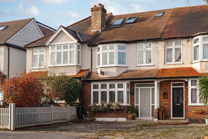 4 Bedroom Semi-Detached House To Rent In Stoneleigh Avenue, Worcester Park, KT4