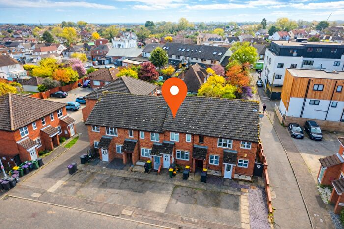 1 Bedroom Flat For Sale In Barnwell Drive, Hockley, Essex, SS5