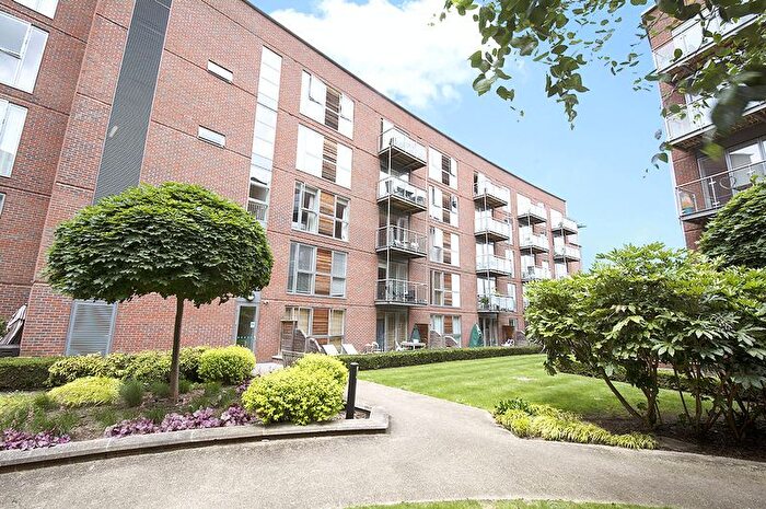 2 Bedroom Flat To Rent In The Heart, Walton-On-Thames, KT12
