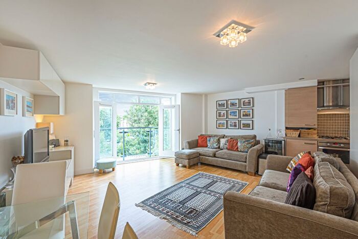 2 Bedroom Flat To Rent In Union Road, London, SW4