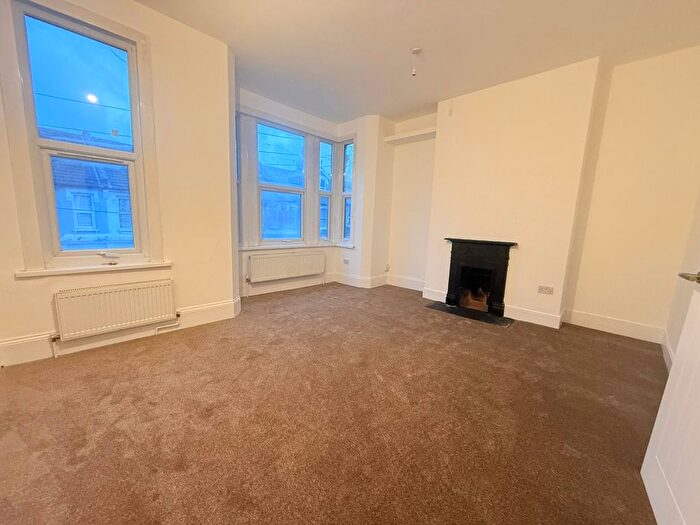 2 Bedroom Flat To Rent In Cleveland Park Avenue, Walthamstow, E17