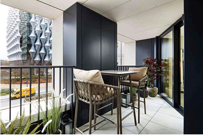 3 Bedroom Flat For Sale In Ponton Road, London, SW11