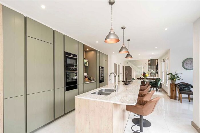 4 Bedroom Property To Rent In Kingston Road, Teddington, TW11