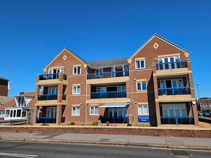 4 Bedroom Flat For Sale In Marine Parade West, Lee-On-The-Solent, PO13