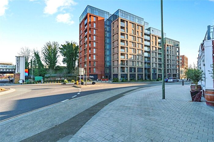 1 Bedroom Flat For Sale In Marketfield Way, Redhill, Surrey, RH1