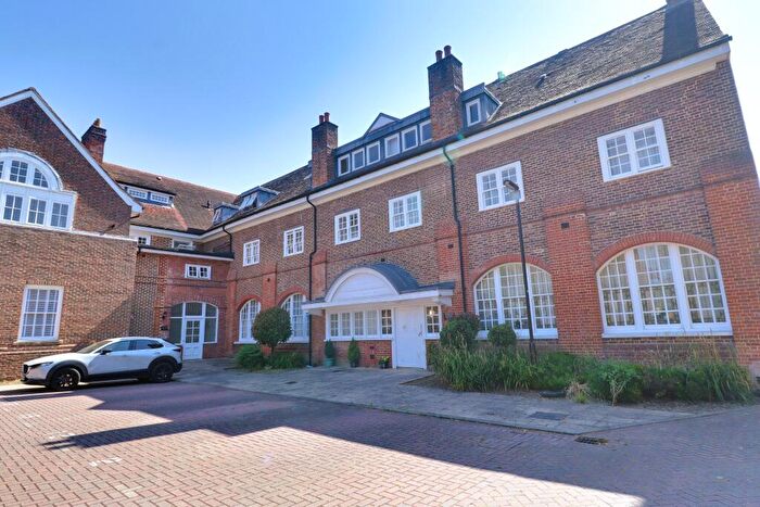 2 Bedroom Apartment For Sale In Abbess Way, Waterlooville, PO7